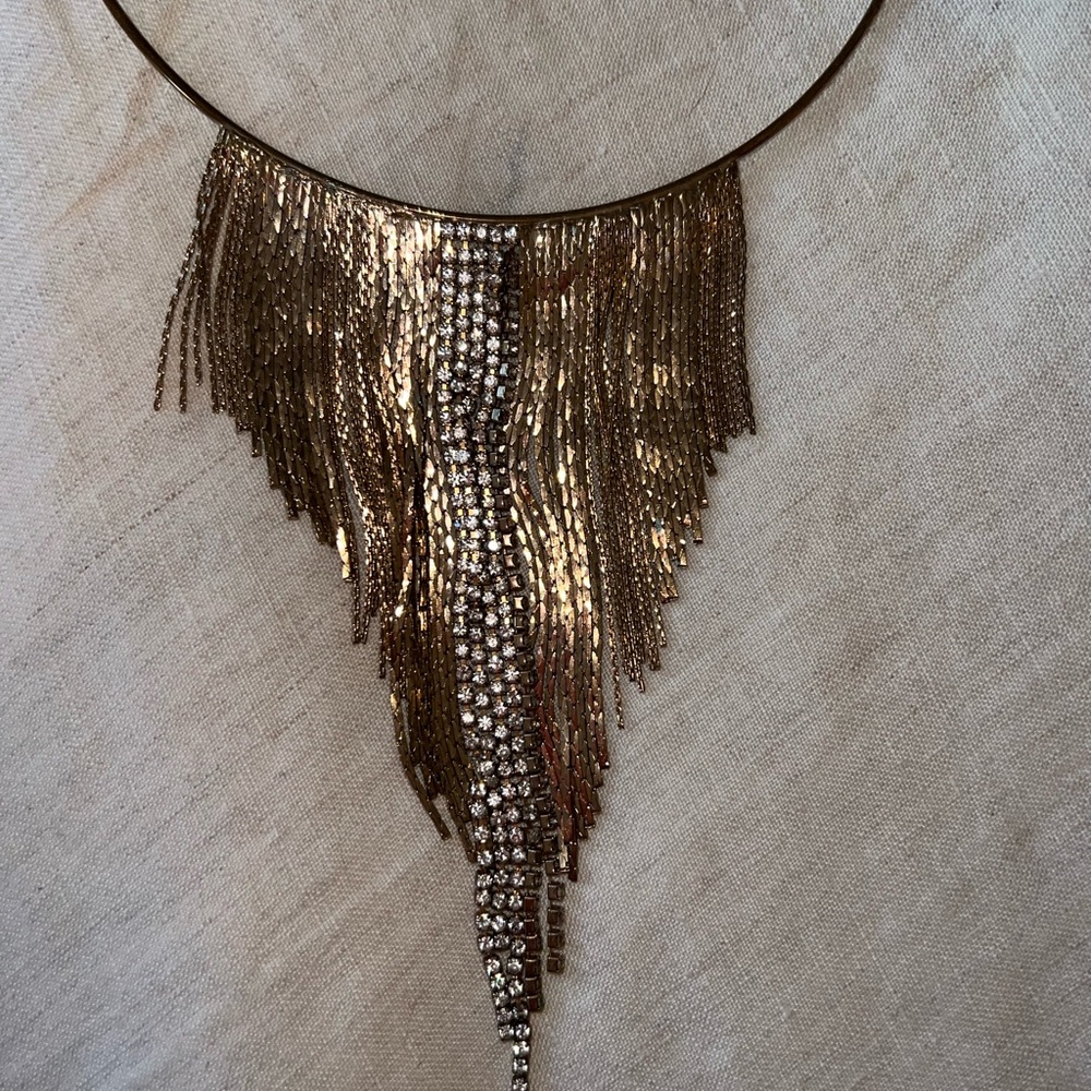 Express statement necklace
